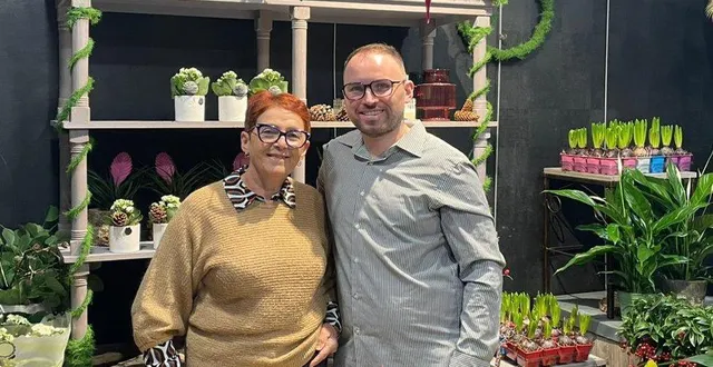 photo  jocelyne blanchard coopte ludovic blanchard pour assurerla continuité de la boutique.  &copy;  co 