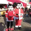 photo  minnie et mickey tout sourireau marché de l’avent. 