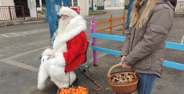 photo  le père noël est attendu le 12 décembre à l’école privée saint-doucelin.  &copy;  co 
