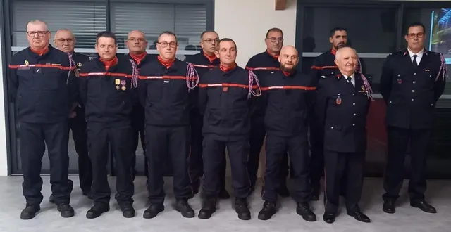 photo  une partie des sapeurs-pompiers du centre d’incendie et de secours de parcé-sur-sarthe.  &copy;  le maine libre 