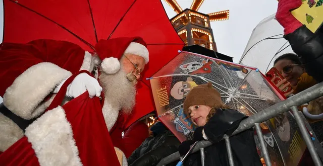 photo  angers, le 29 novembre 2025. les animations soleils d’hiver ont été lancées le week-end dernier à angers avec l’arrivée très attendue du père noël.  &copy;  co – josselin clair 