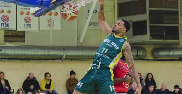 photo  moukhit kouadio et ses partenaires veulent surfer sur leur bonne forme.  &copy;  dominique breugnot/ouest-france 