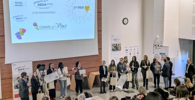 photo  les élèves du lycée léonard de vinci ont remporté la 1re édition du concours agora en action organisé au lycée raphaël-elizé de sablé-sur-sarthe, jeudi 4 décembre 2025.  &copy;  académie de nantes 