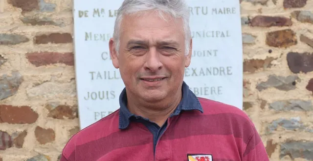 photo  franck bardin est le maire de villedieu-lès-bailleul.  &copy;  ouest-france 