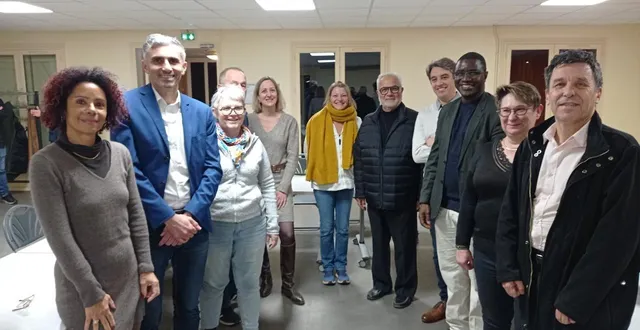 photo  les 12 premiers colistiers de la liste unir bouchemaine et agir. de g. à d. : carole nicolas, tony da-cuhna sophie legendre, jean-luc kirsten (actuel conseiller municipal), virginie peroux-couraud, séverine martin, mikael alolaiwy, damien julienne, ousmane cissakho, sophie guignard, christophe nicolas.  &copy;  co 