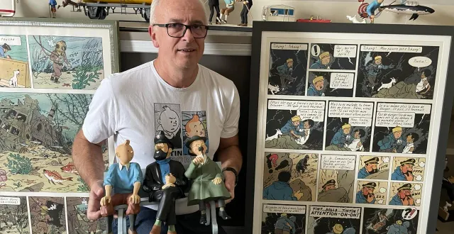 photo  philippe bertin, entre deux lithographies wwf, présente sa première pièce de collection, acquise en 1990.  &copy;  ouest-france 