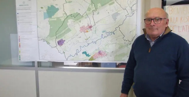 photo  le maire arnaud de calonne désire terminer les travaux entrevus.  &copy;  ouest-france 