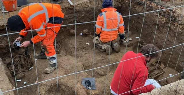 photo  les fouilles se poursuivaient place washington, au mans (sarthe) fin novembre 2025. 800 squelettes ont été découverts.  &copy;  ouest-france 