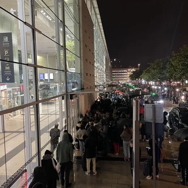 photo la gare d'angers a dû être évacuée vendredi soir 5 décembre en raison de la découverte d'un colis suspect.  ©  co