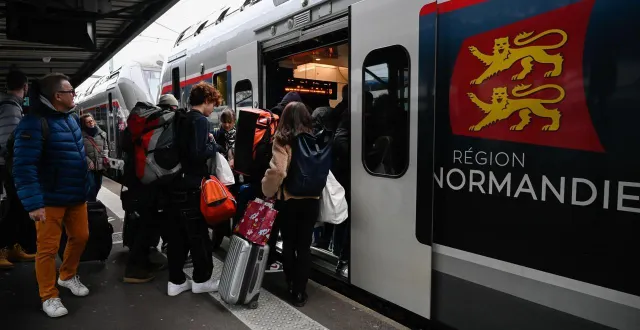 photo  la circulation des trains sncf est interrompue, ce vendredi 5 décembre 2025, en normandie, à la suite d’un défaut d’alimentation électrique entre caen (calvados) et cherbourg (manche) (photo d’illustration).  &copy;  martin roche / archives ouest-france 