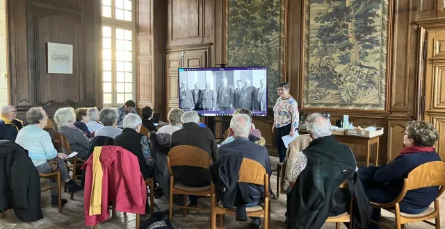 photo  de nombreux échanges ont eu lieu autour des photos de joseph breheret.  &copy;  co 