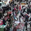 photo  l’habituel marché de noël qui se déroule salle athlétis aux ponts-de-cé est une occasion de rencontres humaines de qualité. celui organisé fin novembre n’a pas dérogé à la règle. le nouveau président du comité des festivités, gérard guioullier s’est montré particulièrement satisfait : « au total, 112 exposants créateurs ont répondu présents. c’est le maximum que nous pouvions accueillir. il nous est agréable de favoriser l’exposition de jeunes créateurs de la région. » 
