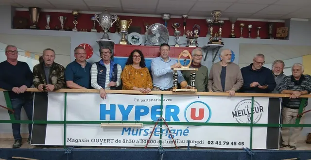 photo  au total, 93 équipes de deux joueurs ont participé au challenge hyper u organisé fin novembre par les sociétés de boules de fort, le pavillon, le cercle saint-pierre et le distributeur éponyme. l’équipe berthelot – grignon, du plessis-grammoire, l’a emporté devant le duo pinon – delaporte, de brain-sur-l’authion. les équipes mahot – legal des ponts-de-cé et macé – plessis de mûrs-erigné se contentent des accessits.  &copy;  co 