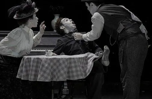 photo  le spectacle conte l’histoire vraie d’un rendez-vous qui bouleversa la vie d’un certain charlie chaplin.  &copy;  jérémy nebot 