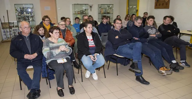 photo  les licenciés ont assisté à l’assemblée générale du tennis.  &copy;  le maine libre 