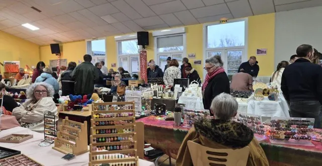 photo  la salle des fêtes était noire de monde.  &copy;  le maine libre 