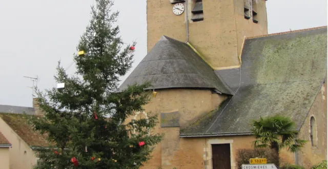 photo  le sapin de noël de la commune mesure quinze mètres.  &copy;  ouest-france 
