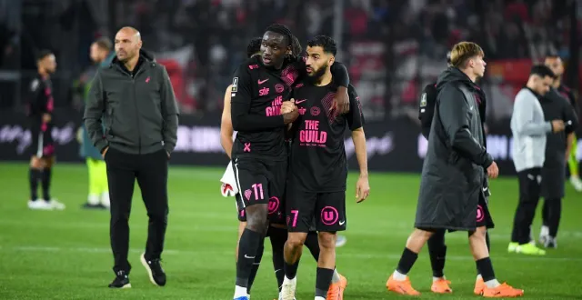 photo  sous l’impulsion de leur coach alexandre dujeux (à gauche), sidiki chérif, amine sbaï et les angevins ont trouvé un style de jeu qui leur plaît et qui fonctionne.  &copy;  co - josselin clair 