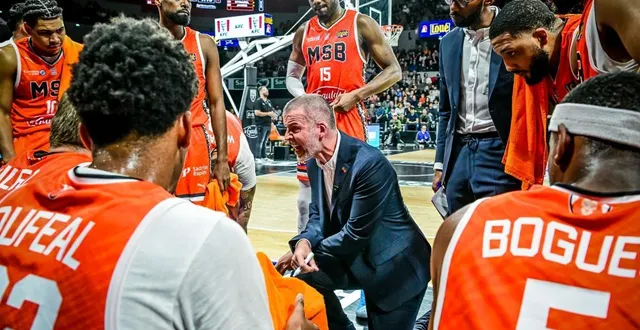 photo  guillaume vizade et ses joueurs voudront montrer leur meilleur visage et retrouver la victoire à antarès ce samedi contre chalon.  &copy;  archives le maine libre - yvon loué 