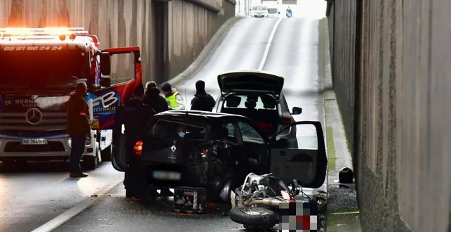photo  l’accident s’est produit à niort avenue de paris sous le pont de la trémie.  &copy;  co - marie delage 