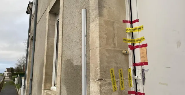 photo  selon le propriétaire du logement incendié à congé-sur-orne le 30 novembre 2025, deux hommes ont défoncé la porte à coups de hache avant de mettre le feu.  &copy;  ouest-france 