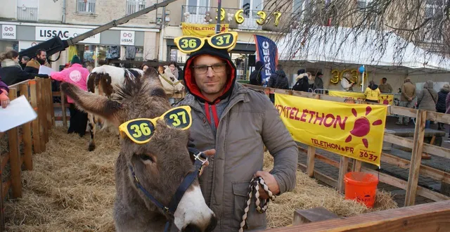 photo  les agriculteurs étaient eux aussi mobilisés pour le téléthon à carentan-les-marais (manche).  &copy;  ouest-france 
