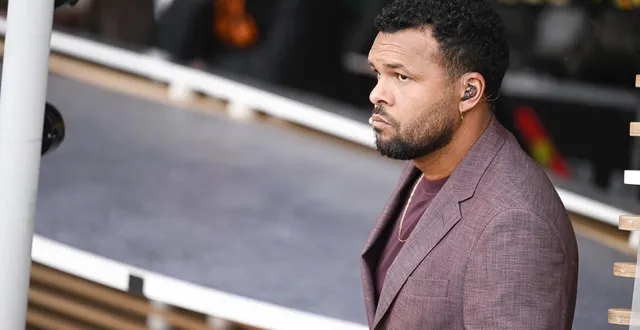 photo  jo-wilfried tsonga (ici dans son rôle de consultant tv à roland garros) a été mis à l’honneur par la ff de la lose.  &copy;  dppi via afp 