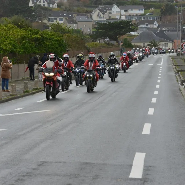 photo près de 300 motards ont participé au noël de l’estran, samedi 6 décembre 2025.  ©  ouest-france