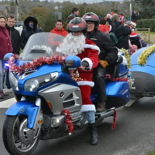 photo les motards ont remplacé le traîneau par une belle cylindrée !  ©  ouest-france