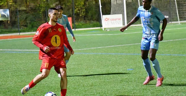 photo  le manceau belkacem idir (en rouge) contre saint-nazaire, samedi 8 novembre 2025, lors de la 6e journée de r1.  &copy;  le maine libre 