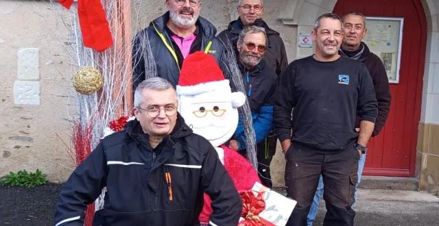 photo  les lutins du père noël près de son traîneau.  &copy;  co 