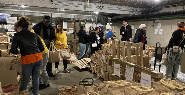 photo  la distribution a mobilisé 62 personnes dirigées par chloé barteau responsable du pôle senior.  &copy;  le maine libre 