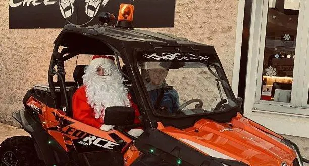photo  surprise : à longnes, le père noël troque son traîneau pour un quad.  &copy;  le maine libre 