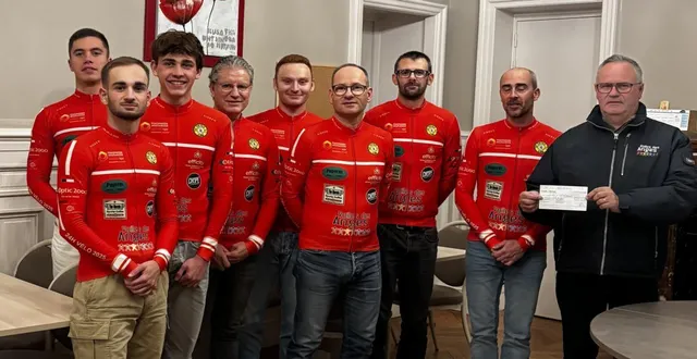 photo  les cyclistes qui ont participé aux 24 heures vélo ont remis un chèque de 727 € à l’association.  &copy;  nch software 