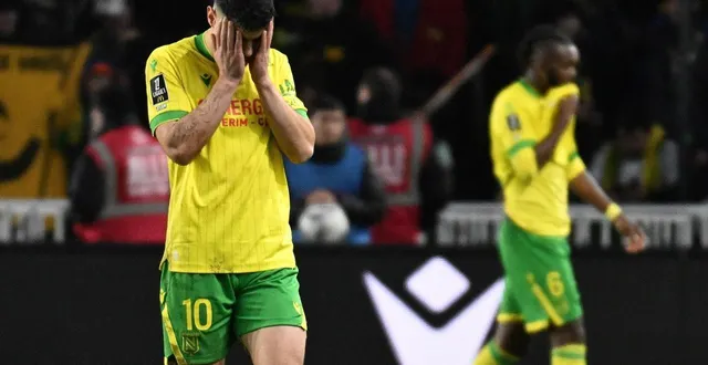 photo  matthis abline se prend la tête dans les mains car le fc nantes n’y arrive pas et s’enfonce dans le bas du classement.  &copy;  jérôme fouquet/ouest-france 