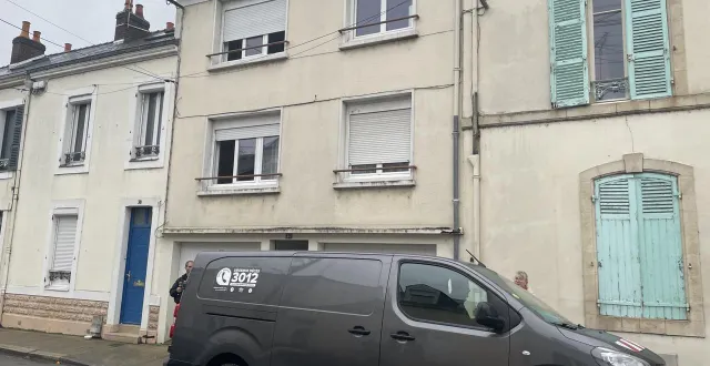 photo  le médecin du smur a déclaré les deux victimes décédées en arrivant sur les lieux, ce dimanche 7 décembre 2025, rue sagebien au mans (sarthe).  &copy;  ouest-france 