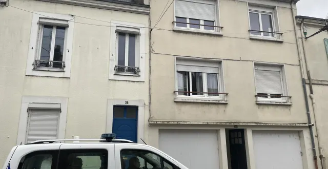 photo  un jeune couple a été retrouvé mort dans son appartement du deuxième étage de cet immeuble, dans la rue sagebien, au mans, le 7 décembre 2025.  &copy;  ouest-france 