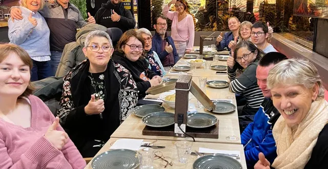 photo  angers, les variétés, boulevard foch, le 29 novembre 2025. l’association rencontres, amitiés et handicap a été créée il y a un an et demi pour favoriser les rencontres et les moments de partage. à l’arrière-plan, debout en noir, jérôme jardin, son président-fondateur.  &copy;  co 