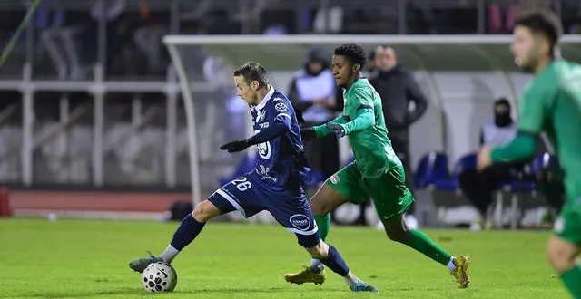 photo  valentin aumond (à gauche) et vire ont dominé l’us alençon de joachim lepage (à droite).  &copy;  guillaume marie 