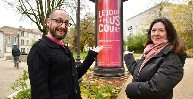 photo  fabien andré, le directeur du moulin du roc, et élise autain, la secrétaire générale, présentent le jour le plus court sur un plateau.  &copy;  co – marie delage 