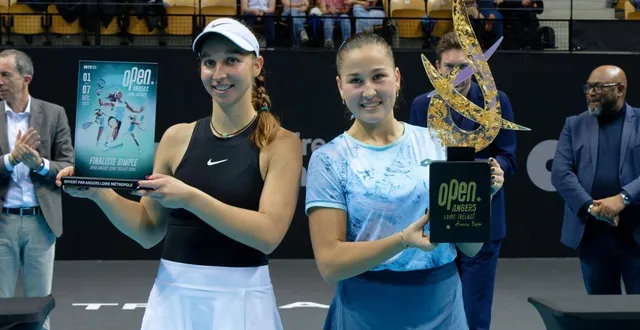 photo  kamilla rakhimova (à droite) a battu tamara korpatsch (à gauche) et succède à alycia parks au palmarès.  &copy;  maisonneuve 