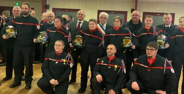 photo  médaillés, promus et nouvelles recrues, ont été félicités.  &copy;  ouest-france 