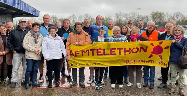 photo  au terme de cette matinée téléthon sport, les participants réunis pour la remise du chèque à l’afm.  &copy;  ouest-france 