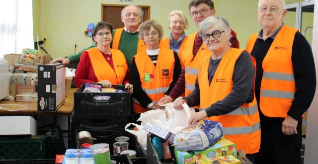 photo  lors du tri des denrées collectées, au local de la banque alimentaire, mardi.  &copy;  ouest-france 