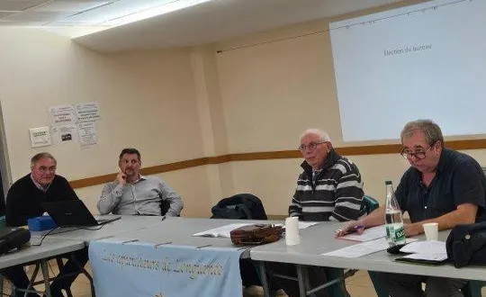 photo  de gauche à droite : christian menant, johann aupriais trésorier, daniel salé, président, et vincent poilblanc, secrétaire, ont animé cette rencontre.  &copy;  ouest-france 