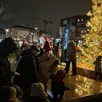 photo  l’illumination du sapin, vendredi 5 décembre, a donné le coup d’envoi des festivités de noël à avrillé. 