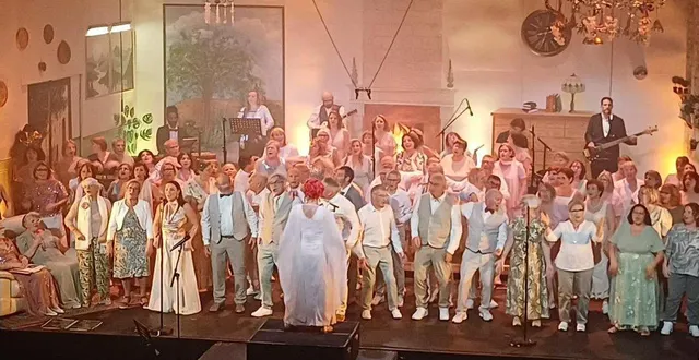 photo  les chorales sur scène.  &copy;  co 