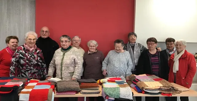 photo  alain lollier et son épouse, des résidents, et à droite andrée pineau et jacqueline leroy.  &copy;  co 