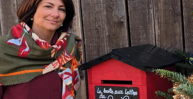 photo  la boîte aux lettres du père noël est en place à la grange municipale.  &copy;  ouest-france 