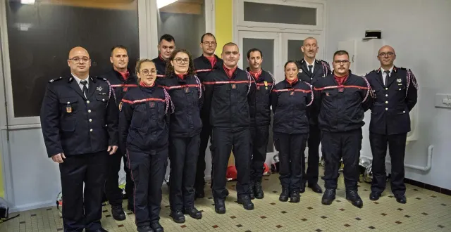 photo  les sapeurs pompiers promus et diplômés lors de la cérémonie de la sainte-barbe.  &copy;  le maine libre 